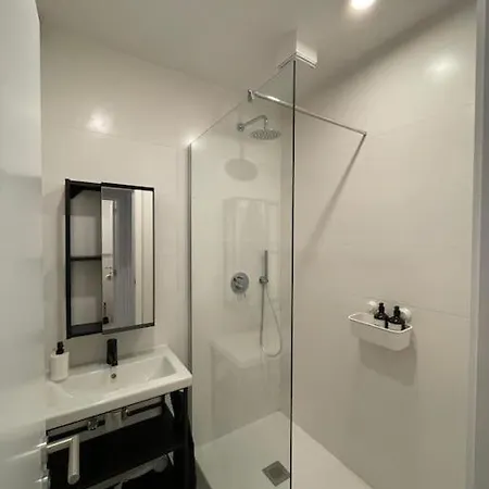 アパート 2 Bedroom Duplex In The Historic Heart Of リエージュ