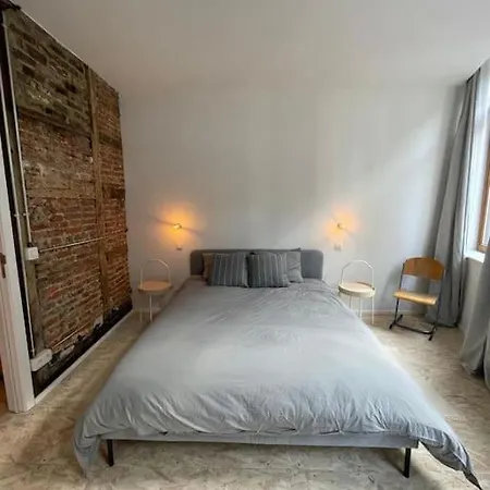 2 Bedroom Duplex In The Historic Heart Of